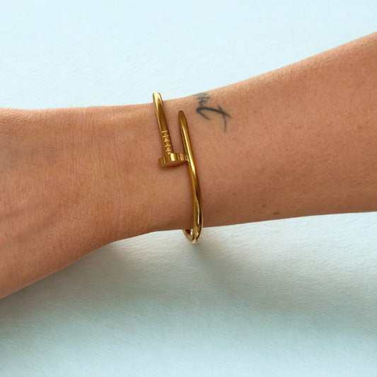 Skruv Armband – Guldpläterad Elegans med Edge