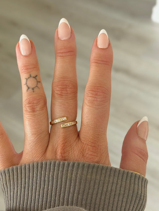 Zirkonia Omlott Ring – Enkel Elegans