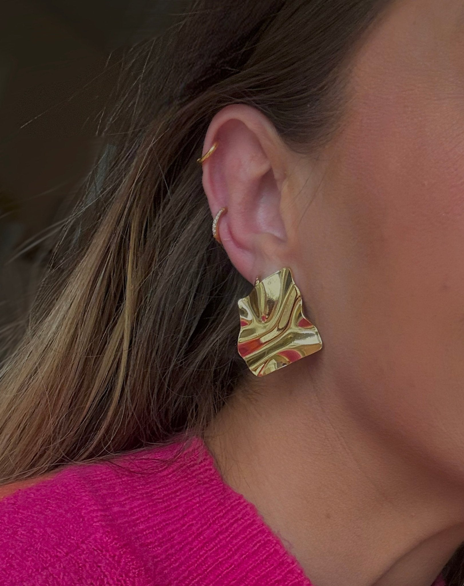 Fyrkantiga Retro Örhängen, Hamrade - Milone Jewelry