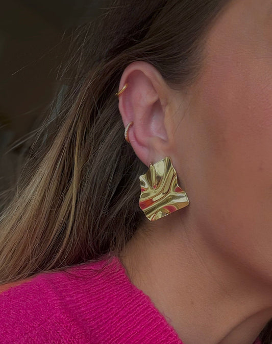 Fyrkantiga Retro Örhängen, Hamrade - Milone Jewelry
