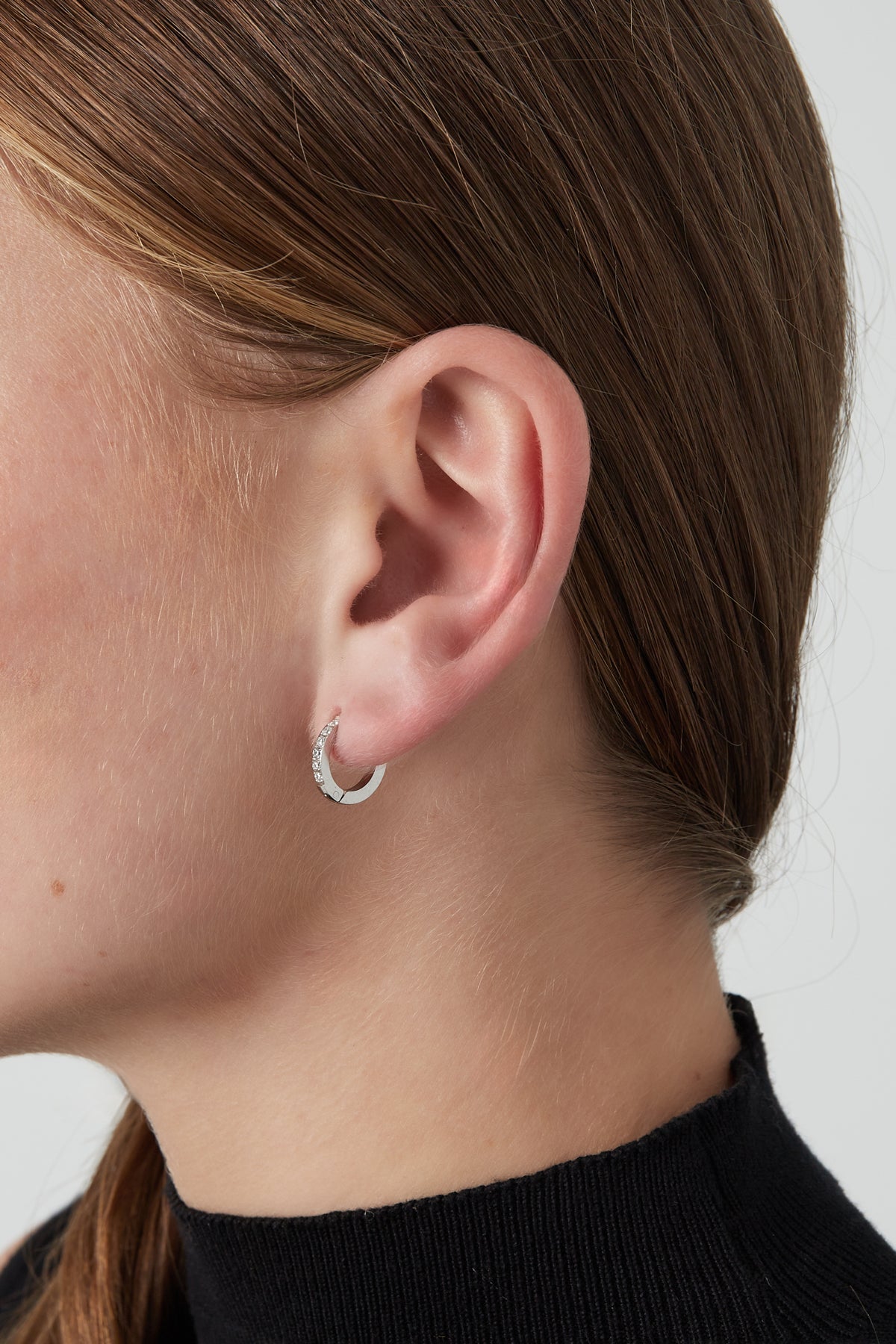 Raka Hoops med Stenar - Milone Jewelry