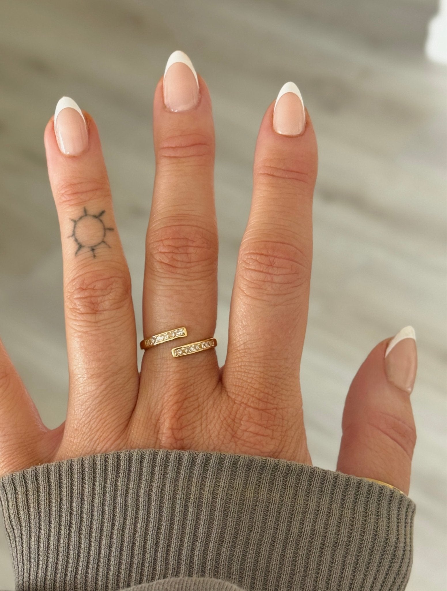 Zirkonia Omlott Ring – Enkel Elegans - Milone Jewelry