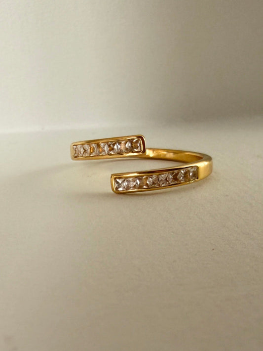 Zirkonia Omlott Ring – Enkel Elegans - Milone Jewelry
